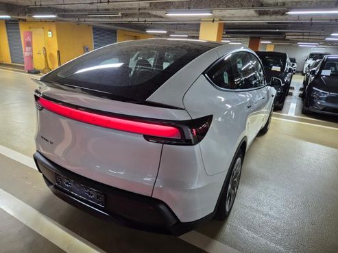 Tesla Model Y L Long Range AWD — пробег 1 км — фото 5 из 5