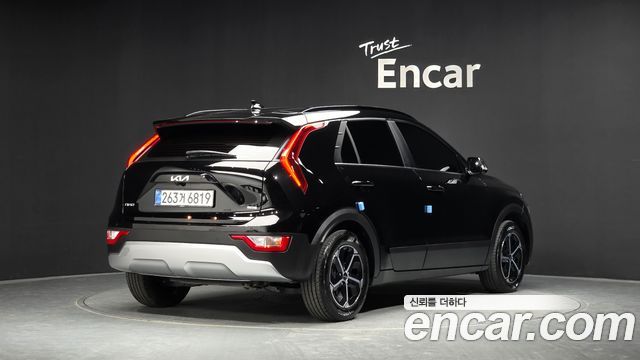 Kia Niro Prestige — пробег 8 166 км — фото 2 из 5