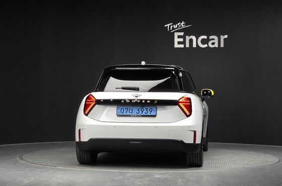 Mini Cooper SE Favoured — пробег 20 867 км — фото 4 из 5