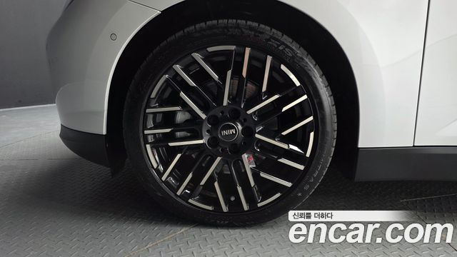 Mini Cooper SE Favoured — пробег 20 867 км — фото 5 из 5