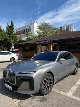 BMW 7-Series 740d xDrive M Sport — пробег 4 500 км — фото 3 из 5
