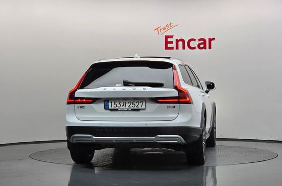 Volvo V90 B5 Ultimate AWD — пробег 38 424 км — фото 4 из 5