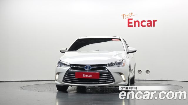 Toyota Camry Hybrid XLE — пробег 143 252 км — фото 3 из 5