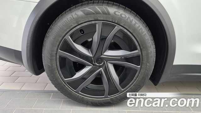 Tesla Model X AWD — пробег 2 479 км — фото 5 из 5