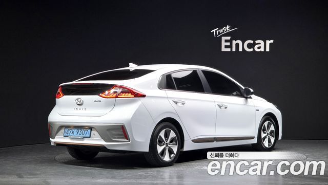 Hyundai Ioniq Q — пробег 110 891 км — фото 2 из 5