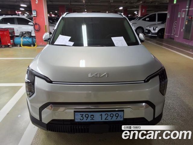 Kia EV3 Long Range 2WD Earth — пробег 6 км — фото 1 из 5