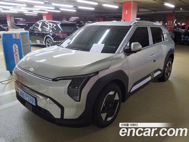 Kia EV3 Long Range 2WD Earth — пробег 6 км — фото 2 из 5