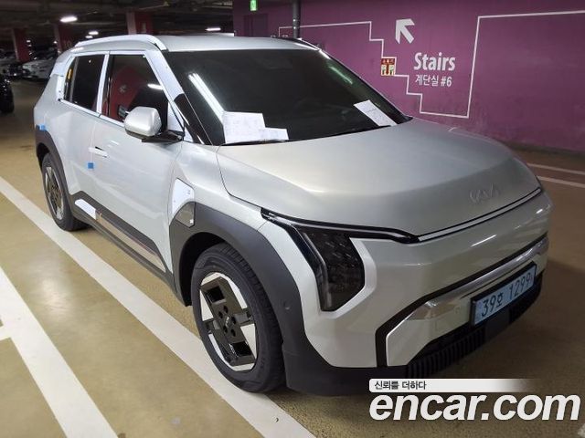 Kia EV3 Long Range 2WD Earth — пробег 6 км — фото 3 из 5
