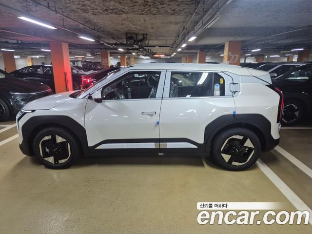 Kia EV3 Long Range 2WD Earth — пробег 5 км — фото 4 из 5