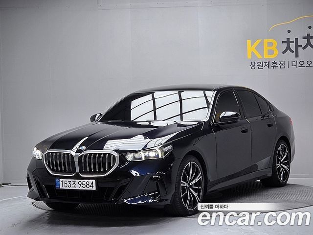 BMW 5-Series 530i xDrive M Sport — пробег 4 722 км — фото 1 из 5