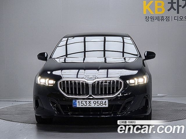 BMW 5-Series 530i xDrive M Sport — пробег 4 722 км — фото 3 из 5