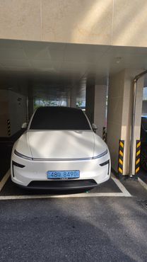 Tesla Model Y Premium RWD — пробег 8 100 км — фото 1 из 5