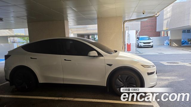 Tesla Model Y Premium RWD — пробег 8 100 км — фото 2 из 5