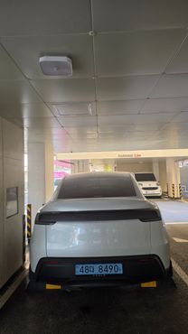 Tesla Model Y Premium RWD — пробег 8 100 км — фото 3 из 5