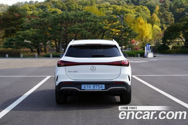 Mercedes-Benz EQA EQA250 AMG Package Plus — пробег 30 751 км — фото 4 из 5