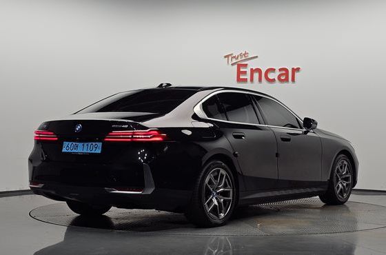BMW i5 eDrive 40 — пробег 63 370 км — фото 2 из 5