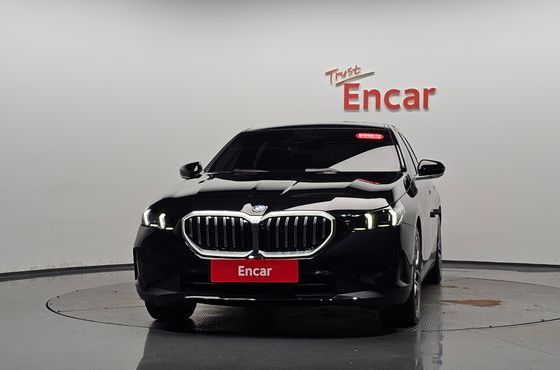 BMW i5 eDrive 40 — пробег 63 370 км — фото 3 из 5