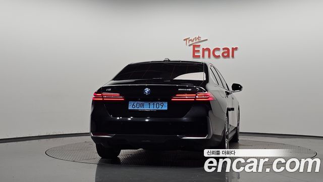 BMW i5 eDrive 40 — пробег 63 370 км — фото 4 из 5