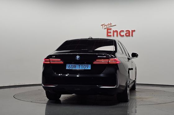 BMW i5 eDrive 40 — пробег 63 370 км — фото 4 из 5