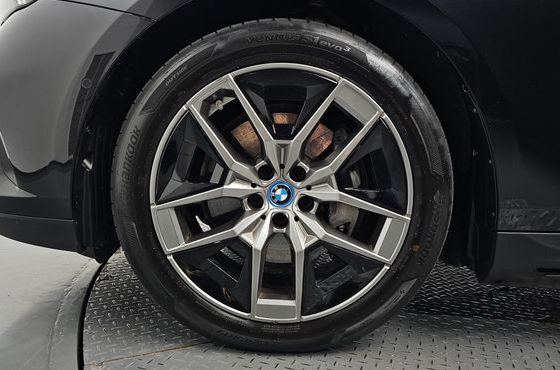 BMW i5 eDrive 40 — пробег 63 370 км — фото 5 из 5