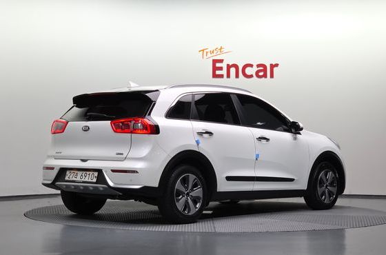 Kia Niro Prestige — пробег 131 253 км — фото 2 из 5