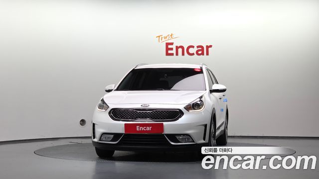 Kia Niro Prestige — пробег 131 253 км — фото 3 из 5