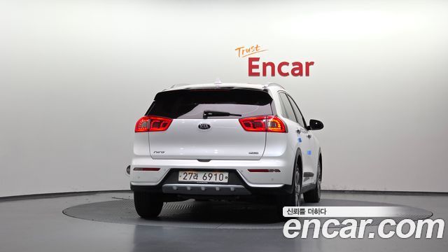Kia Niro Prestige — пробег 131 253 км — фото 4 из 5