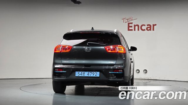 Kia Niro Prestige — пробег 35 460 км — фото 4 из 5