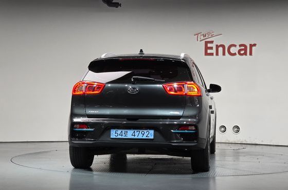 Kia Niro Prestige — пробег 35 460 км — фото 4 из 5