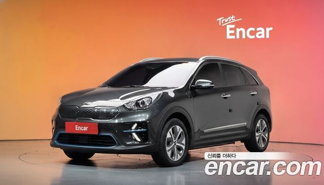 Kia Niro Prestige — пробег 35 460 км — фото 1 из 5