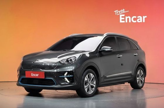 Kia Niro Prestige — пробег 35 460 км — фото 1 из 5