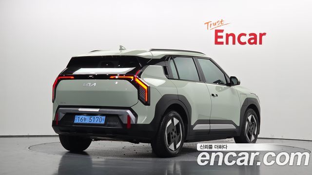 Kia EV3 Standard 2WD Air — пробег 7 788 км — фото 2 из 5