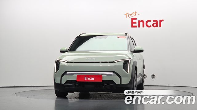 Kia EV3 Standard 2WD Air — пробег 7 788 км — фото 3 из 5