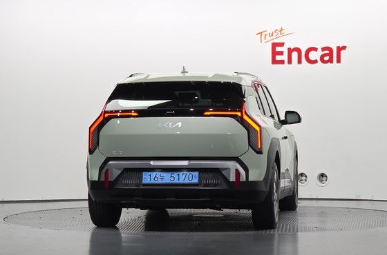 Kia EV3 Standard 2WD Air — пробег 7 788 км — фото 4 из 5