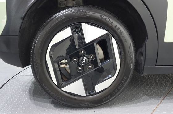 Kia EV3 Standard 2WD Air — пробег 7 788 км — фото 5 из 5