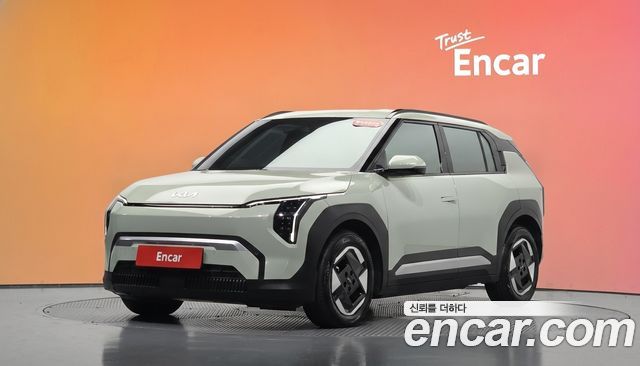 Kia EV3 Standard 2WD Air — пробег 7 788 км — фото 1 из 5