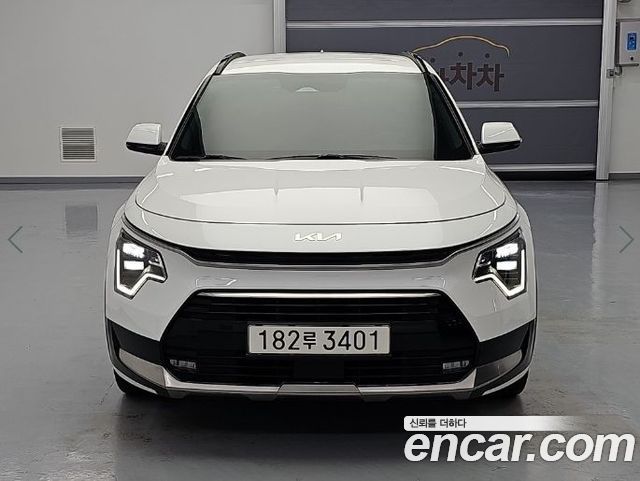 Kia Niro Prestige — пробег 65 238 км — фото 2 из 5