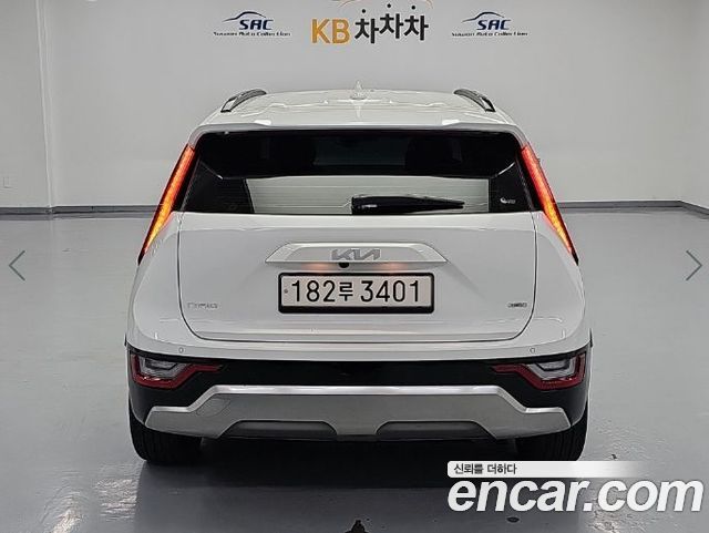 Kia Niro Prestige — пробег 65 238 км — фото 3 из 5