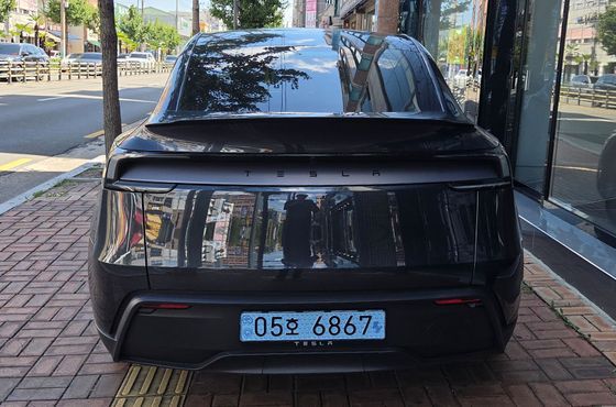 Tesla Model Y RWD — пробег 16 639 км — фото 2 из 5