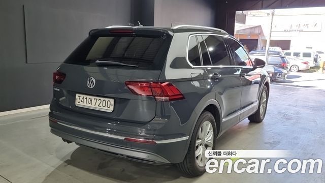 Volkswagen Tiguan 2.0 TDI Premium — пробег 93 000 км — фото 4 из 5