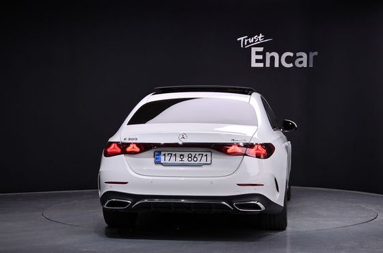 Mercedes-Benz E-Class E300 4MATIC AMG Line — пробег 28 911 км — фото 4 из 5
