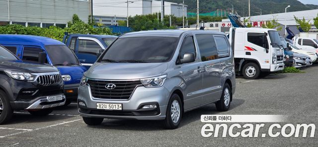 Hyundai Starex Van 5-Seater Smart — пробег 105 660 км — фото 1 из 5
