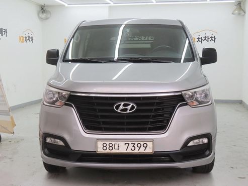 Hyundai Starex Van 5-Seater Smart — пробег 50 000 км — фото 1 из 5