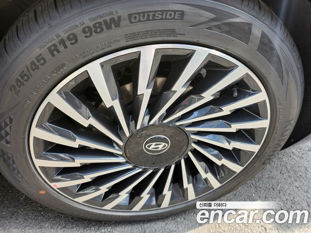 Hyundai Grandeur Calligraphy — пробег 950 км — фото 5 из 5