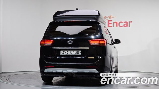Kia Carnival из Кореи Encar