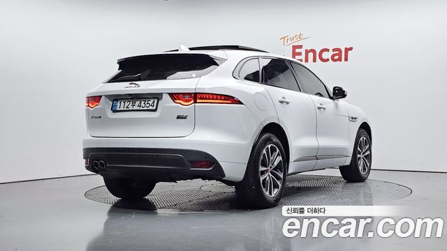 Jaguar F-PACE 20d R-Sport — пробег 111 509 км — фото 2 из 5