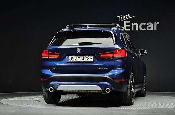 BMW X1 xDrive 20i xLine — пробег 39 219 км — фото 4 из 5