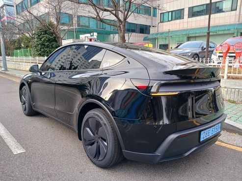 Tesla Model Y RWD — пробег 765 км — фото 4 из 5