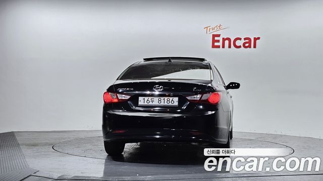 Hyundai Sonata Premier — пробег 128 567 км — фото 4 из 5