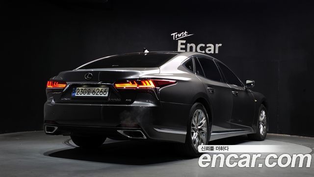 Lexus LS 3.5 Luxury AWD — пробег 82 070 км — фото 2 из 5